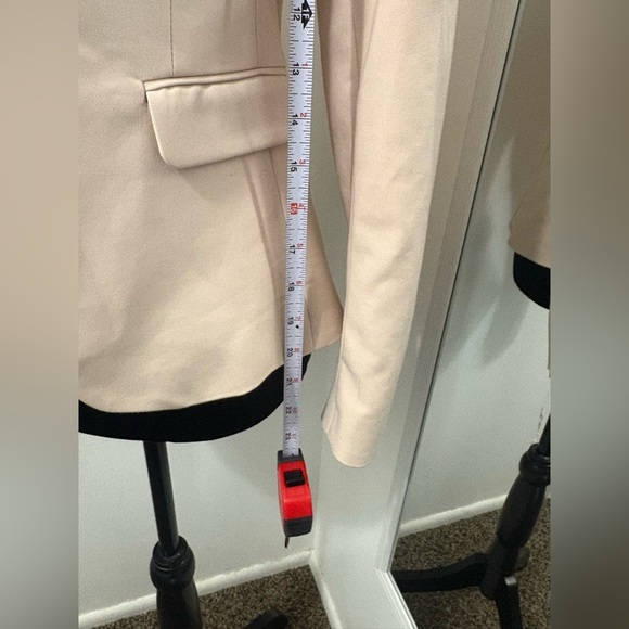 H&M Women's Blazer in Light Beige. NWOT - Picture 6 of 7